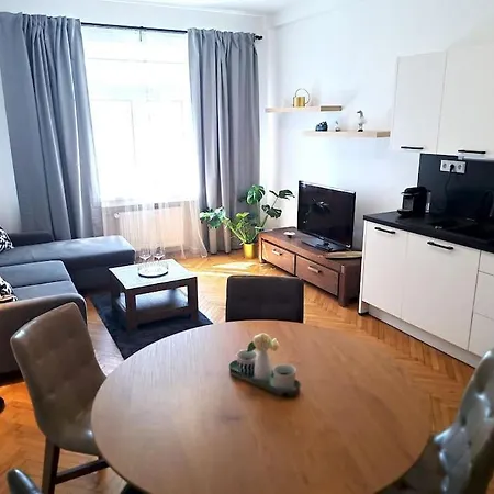 Amazing Castle View Apartment *