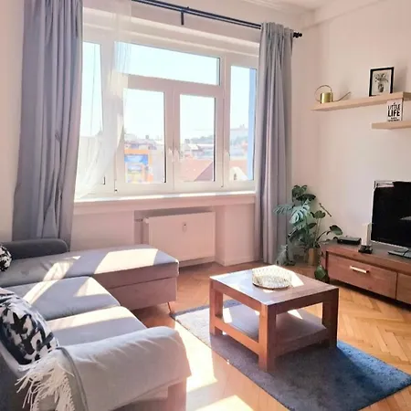 Amazing Castle View Apartment *